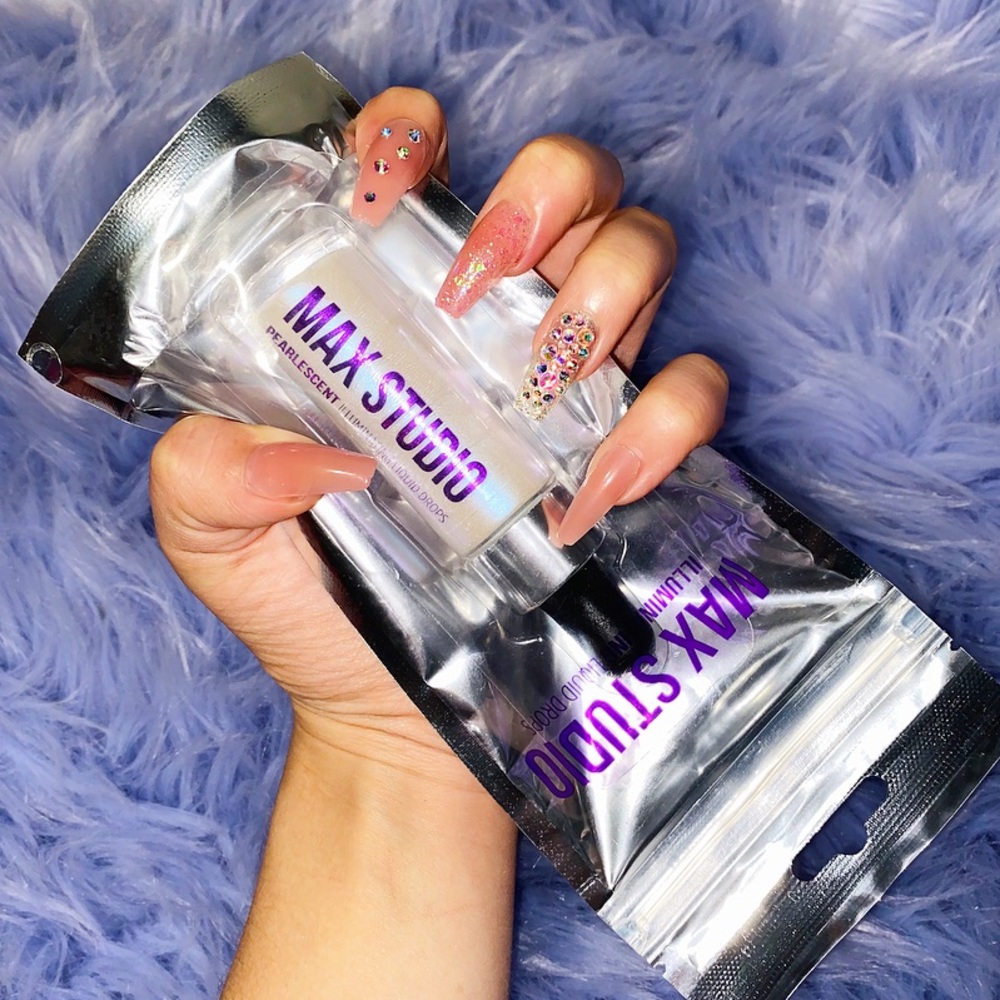 Max Studio Illuminating Highlighter Drops